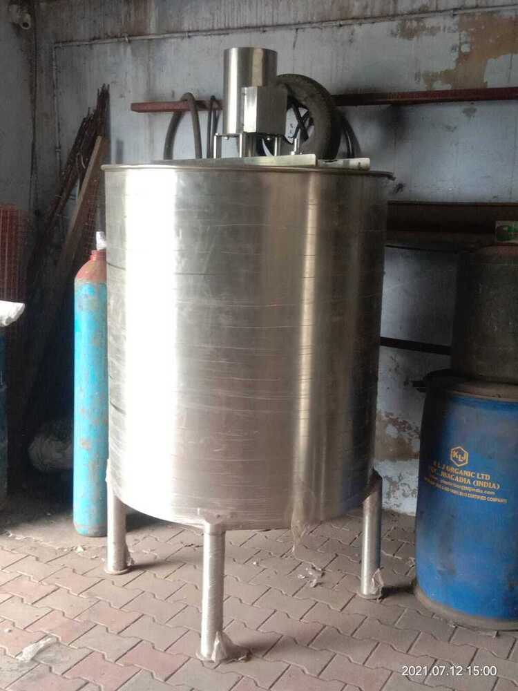 Liquid Mixing And Storage Tank