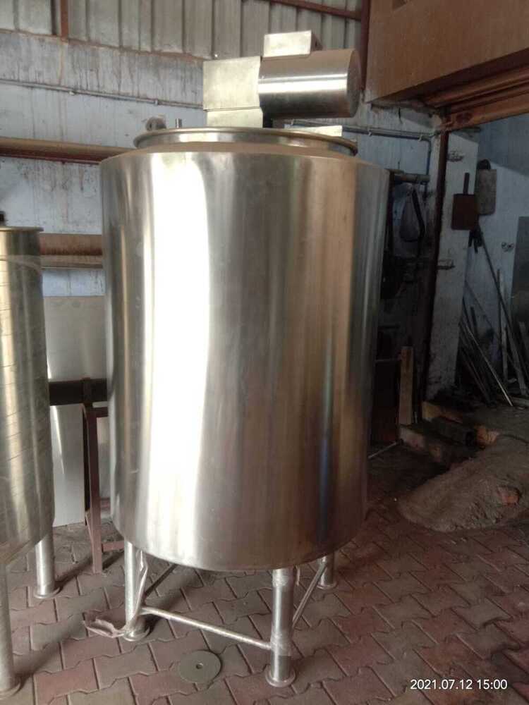 Liquid Mixing And Storage Tank