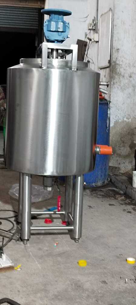 Liquid Mixing Tank With Heater