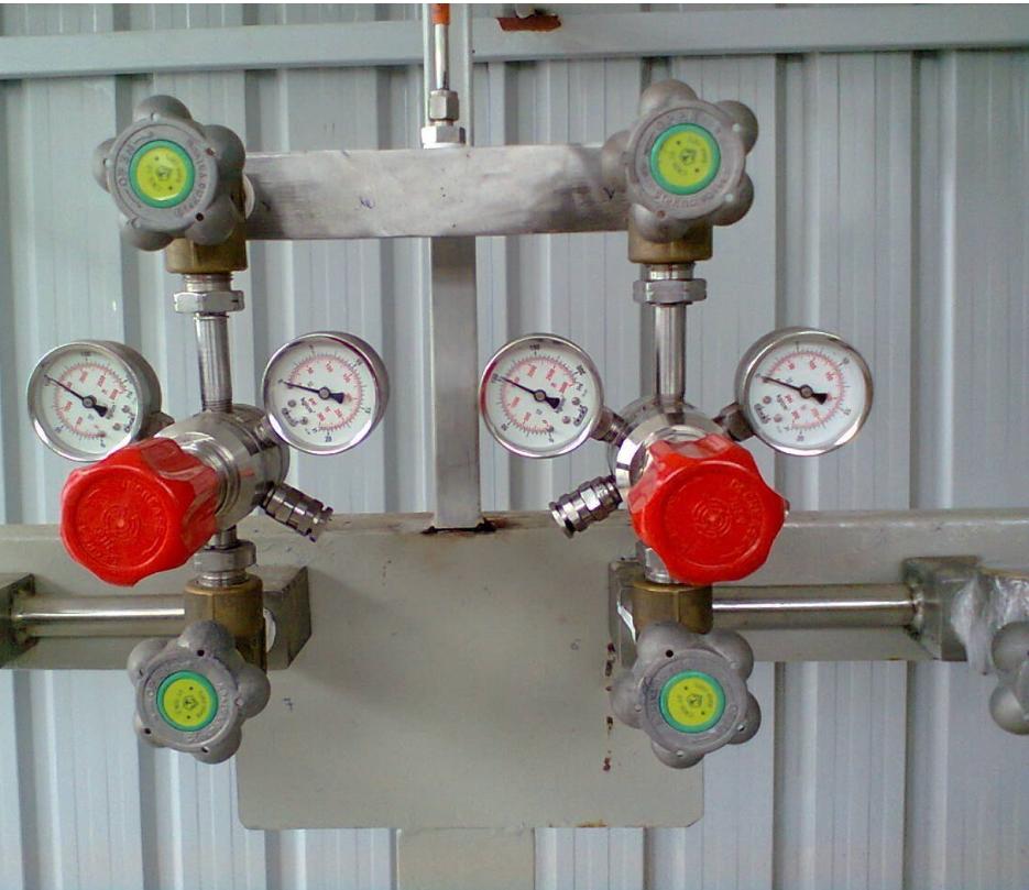 High Pressure Gas Manifold System , Capacity: 2 x 2 Cylinde
