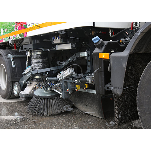 Self Propelled Road Sweeper