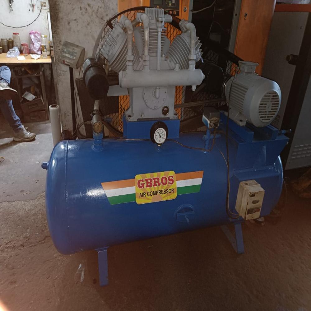 Reciprocating Air Compressor - Color: Blue/red