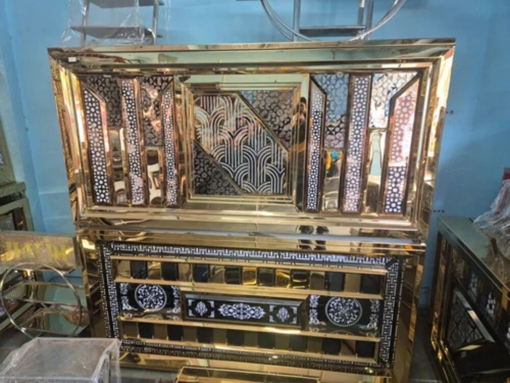 Metal Under Counter - Color: Golden