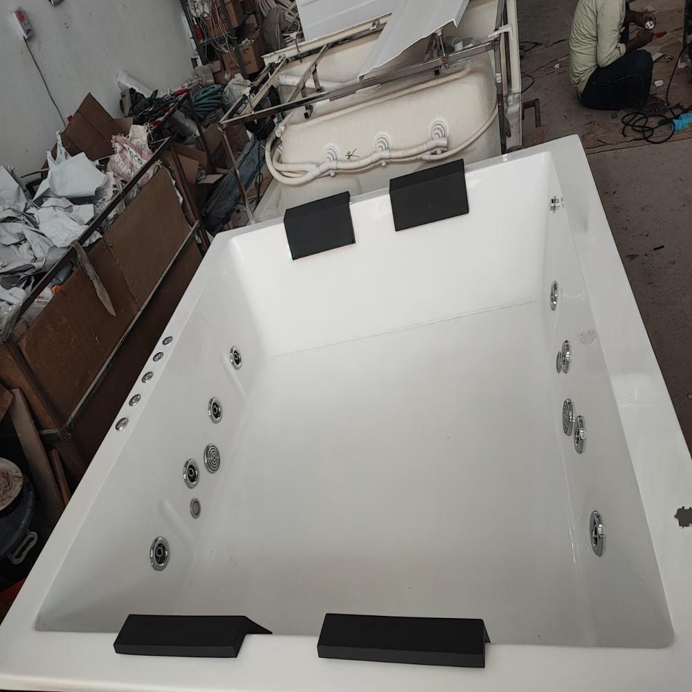 Rectangular Ceramic Bathtub ( 6 x 6 ft )