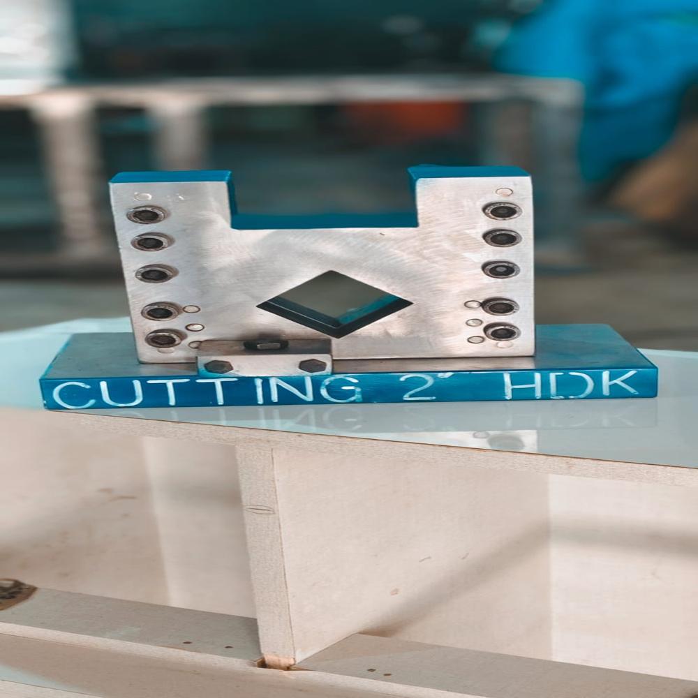 Pipe Cutting Die - Capacity: 30 Ton