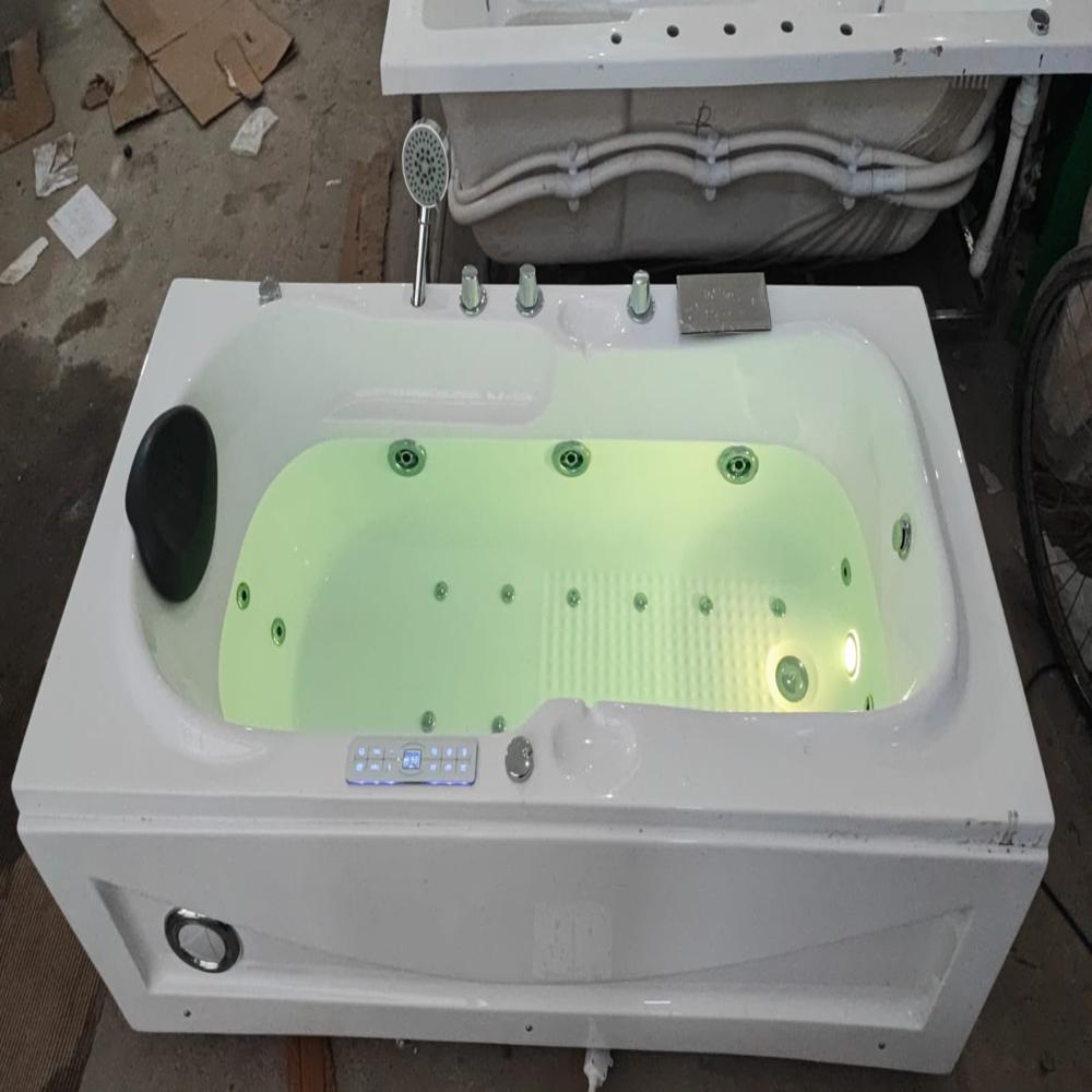 White Acrylic Bathtub