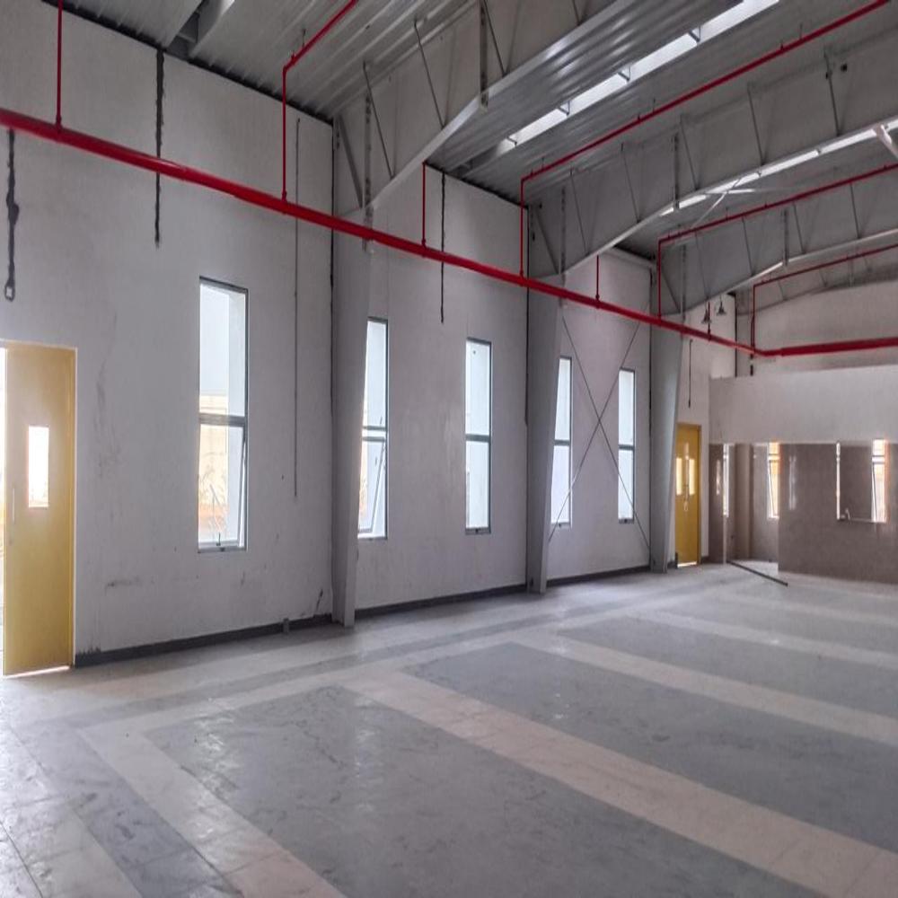Prefabricated Building Structure - Durable Steel, 10-15 Year Lifespan, Concrete Flooring, Aluminum Sheet Roofing, Aluminum Windows, Multiple Color Options
