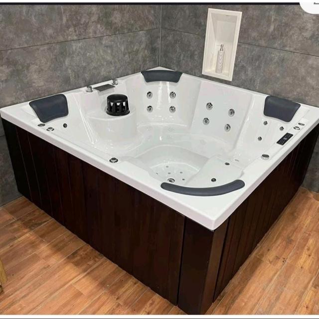 Acrylic Jacuzzi Spa Bathtub 