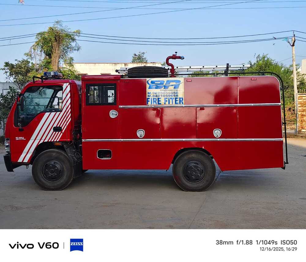 4500 L Fire Fighting Vehicle