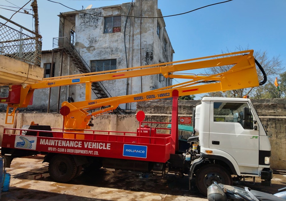 14 Meter Working Height Hydraulic Ladder For Light Repairing Mounted On Tata 712 Lpt - Capacity: 180 Kg