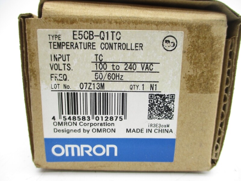 Omron E5cb-q1tc Panel Mount Pid Temperature Controller - Color: White & Black