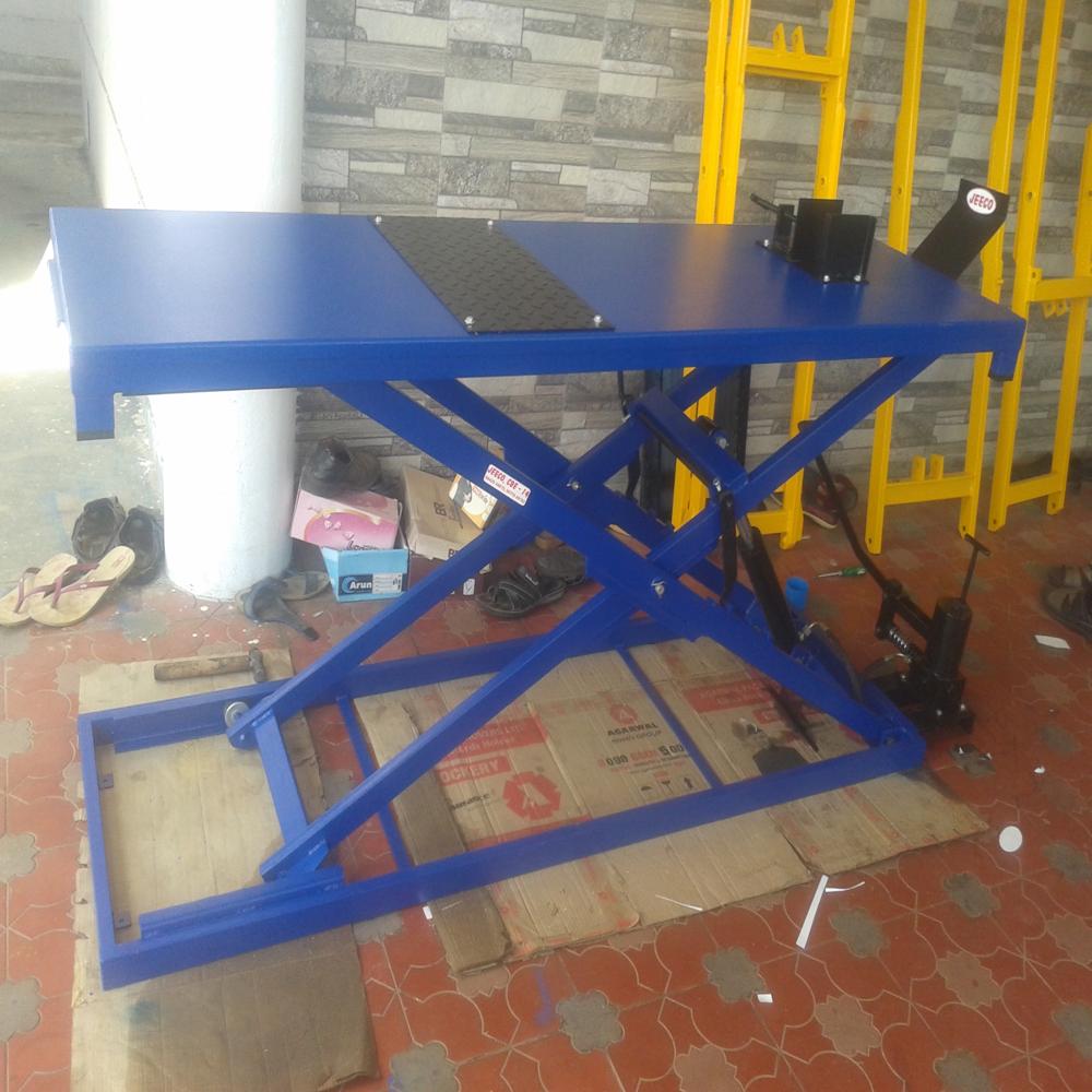 Two Wheeler Hydraulic Lift