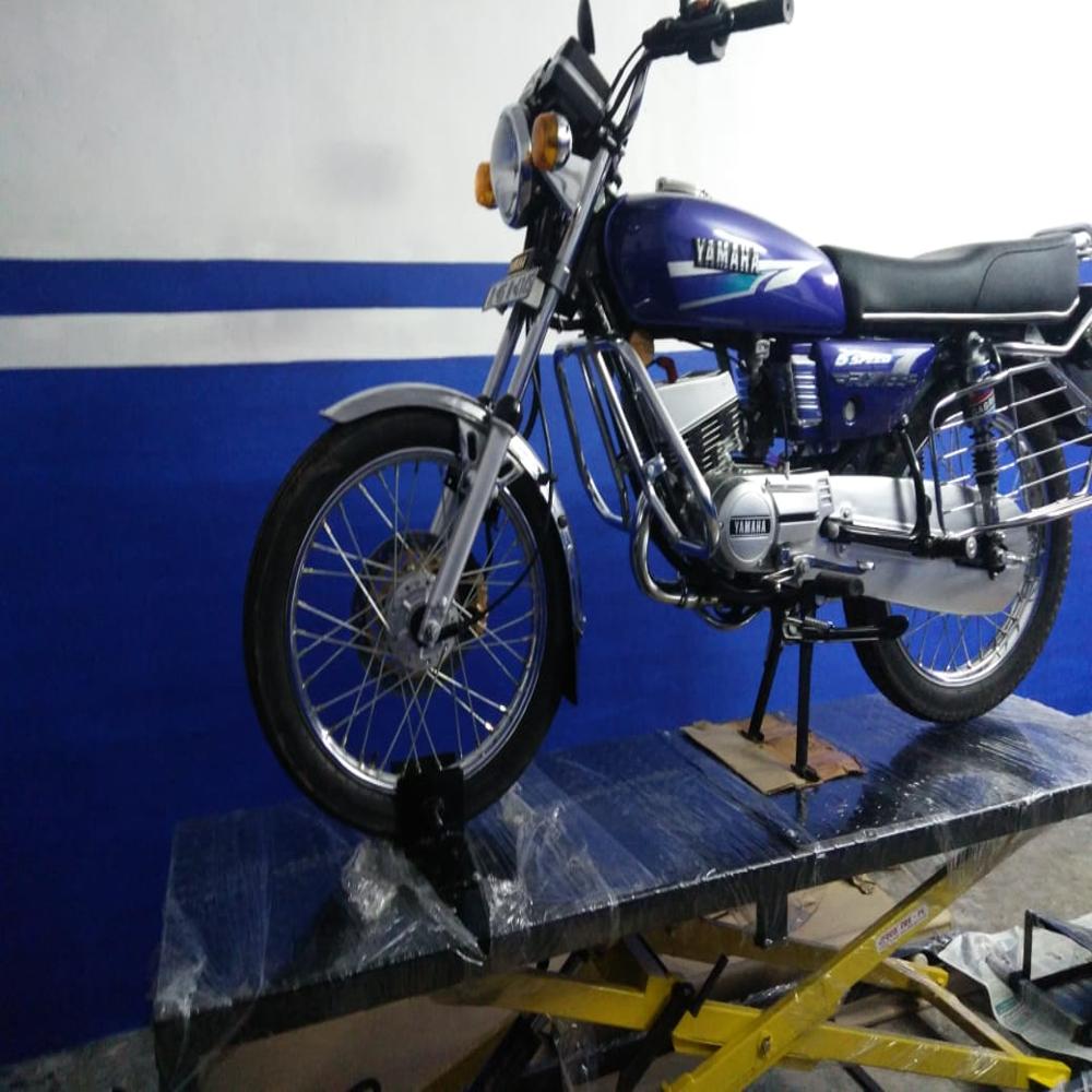 Two Wheeler Hydraulic Lift
