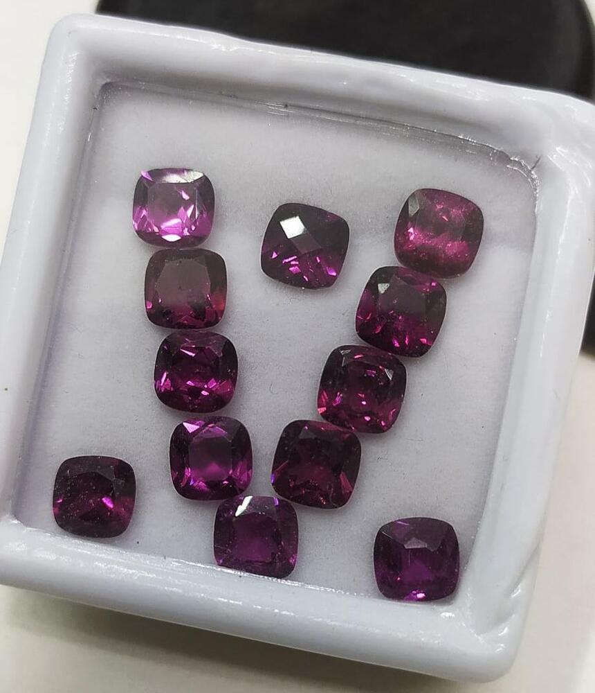 Super Quality Rhodolite Layout