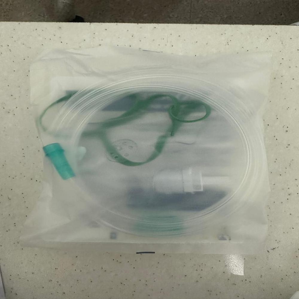 DISPOSABLE OXYGEN MASK
