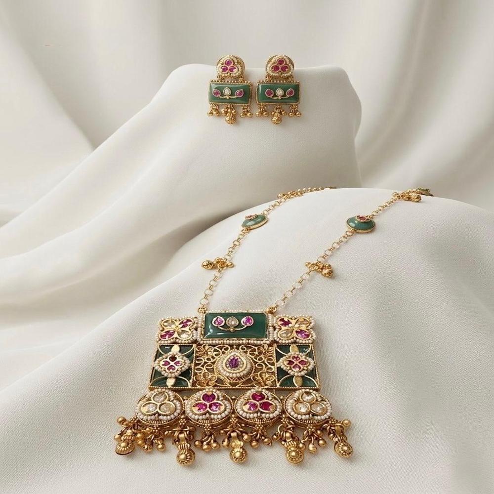 rajwadi antique gold pendent set