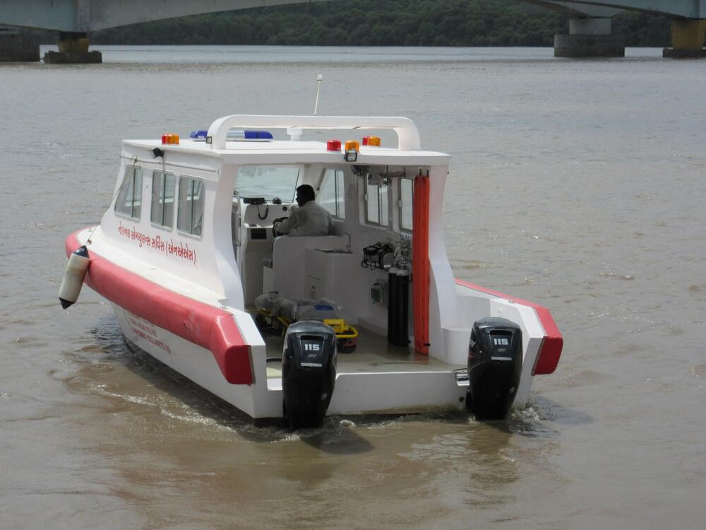 10 Seater Ambulance Boat