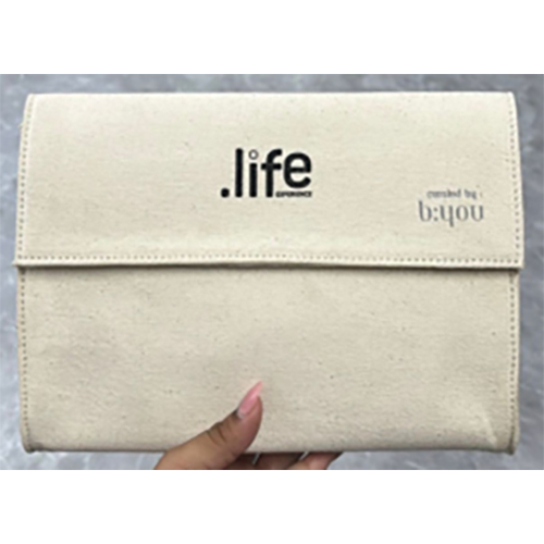 hotel accessory pouch
