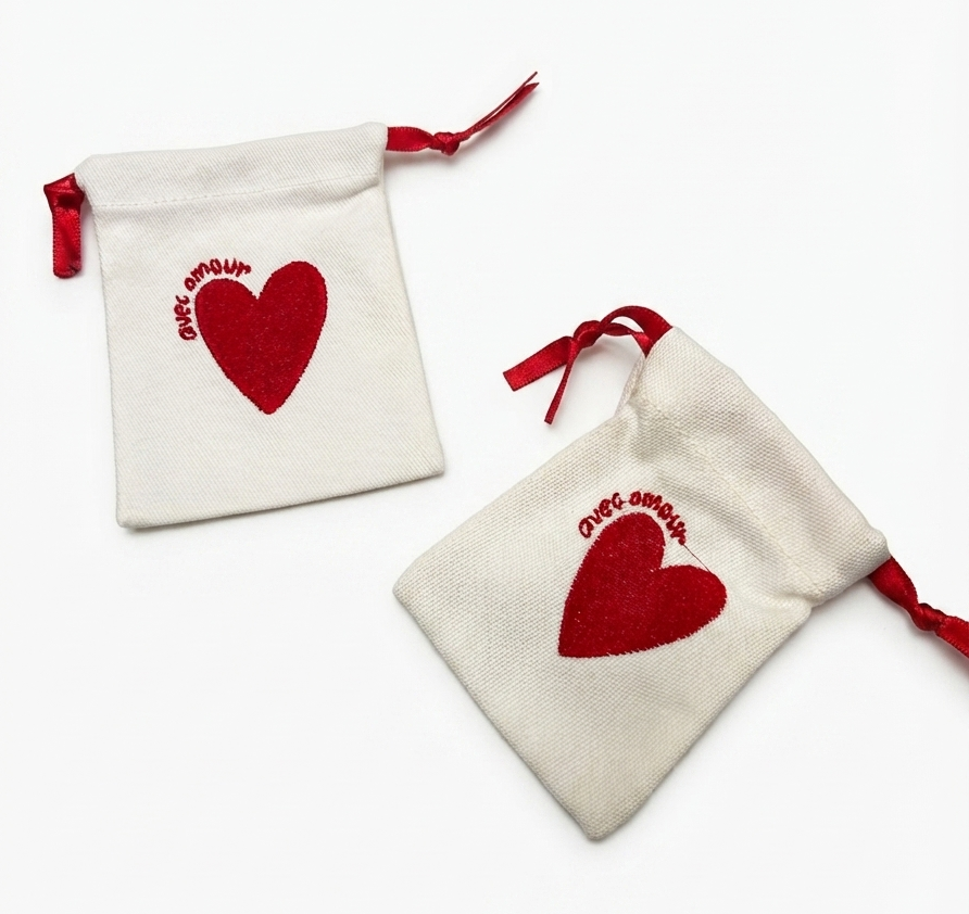White Canvas Heart Print Jewellery Pouch - Capacity: 1 Pcs/min