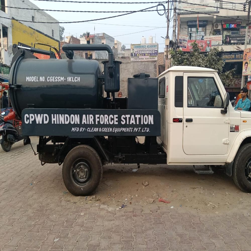Septic Tank Cleaning Machine Suction Machine - Capacity: 3800 Ltr