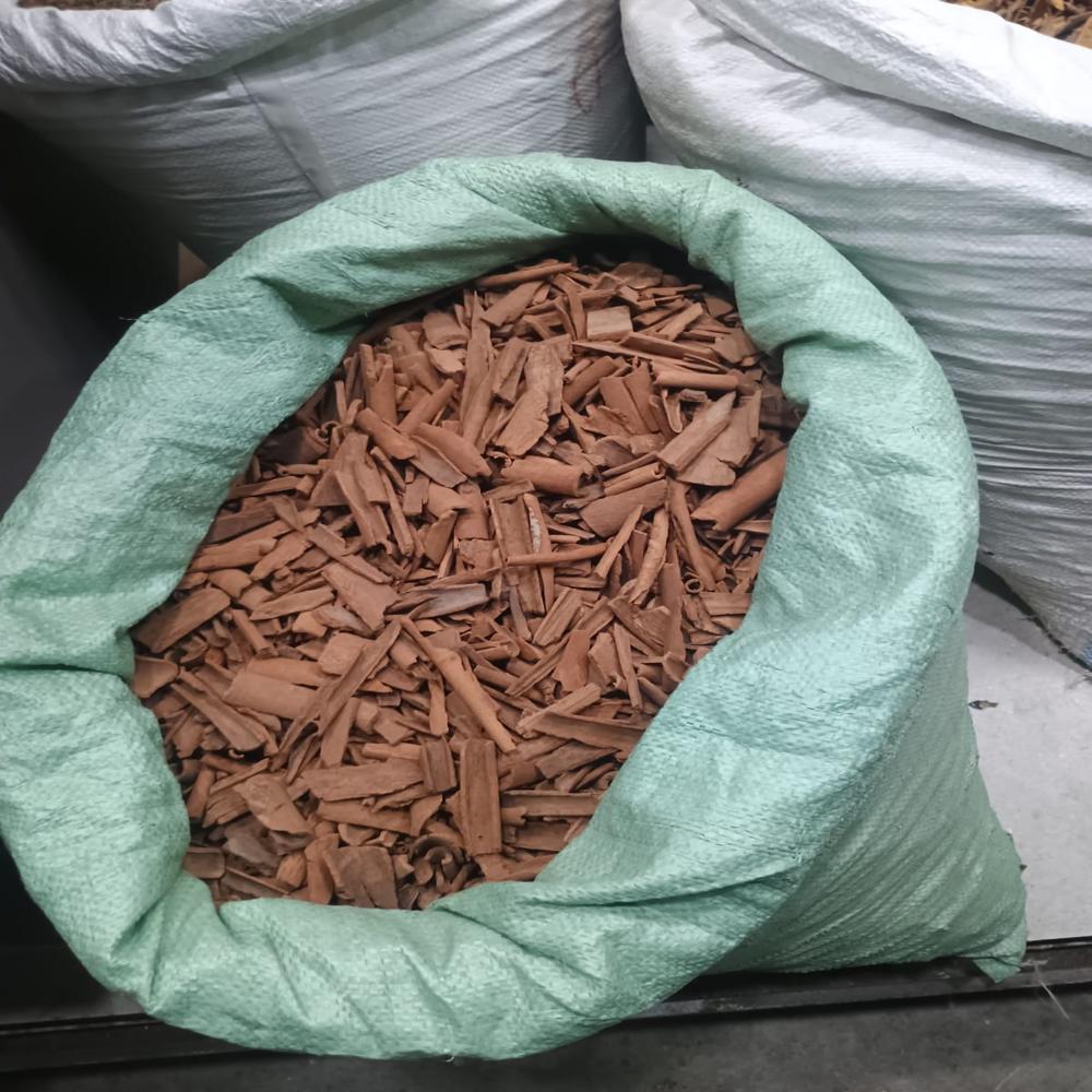 Export-quality Premium Cassia Cinnamon Rolls (dalchini Quills / Broken Split)