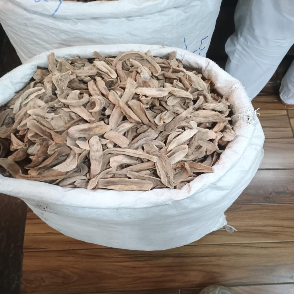 Premium Export-Quality Sun-Dried Unripe Mango Slices (Sabut Amchur Khatai) - Bulk Pack