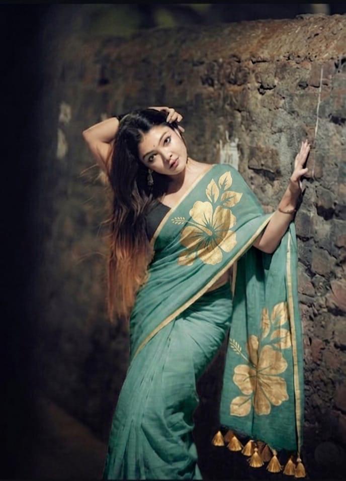 Mall cotton saree Golden hand print
