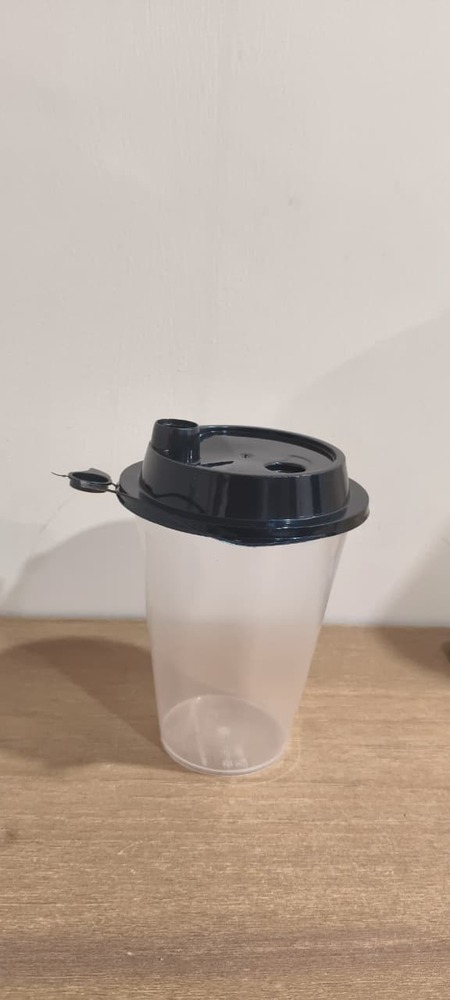 Disposable sipper glass with lid