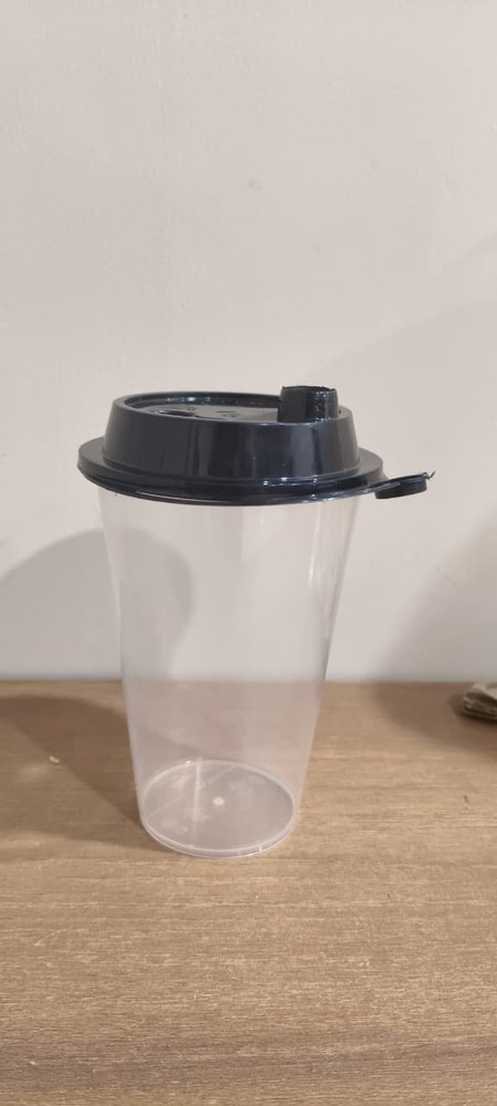 Disposable sipper glass with lid