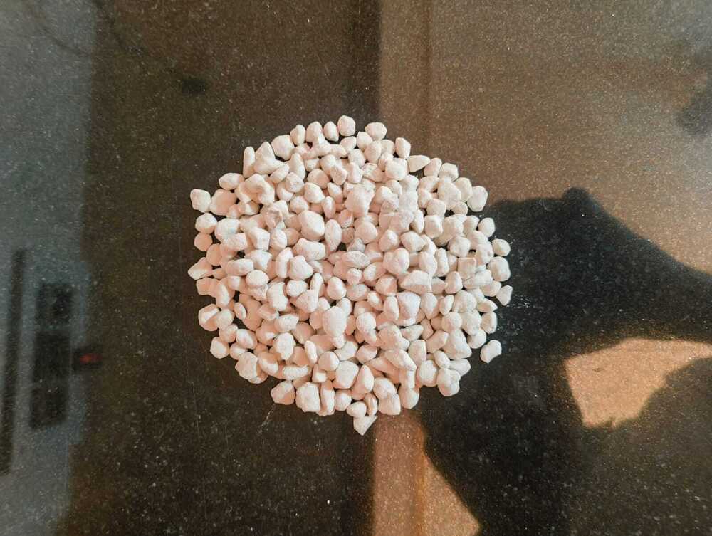 कैल्शियम कार्बोनेट ग्रेन्यूल्स - उच्च शुद्धता वाले सफेद, 1-5 mm, 98% शुद्धता, मुक्त-प्रवाही, कम नमी