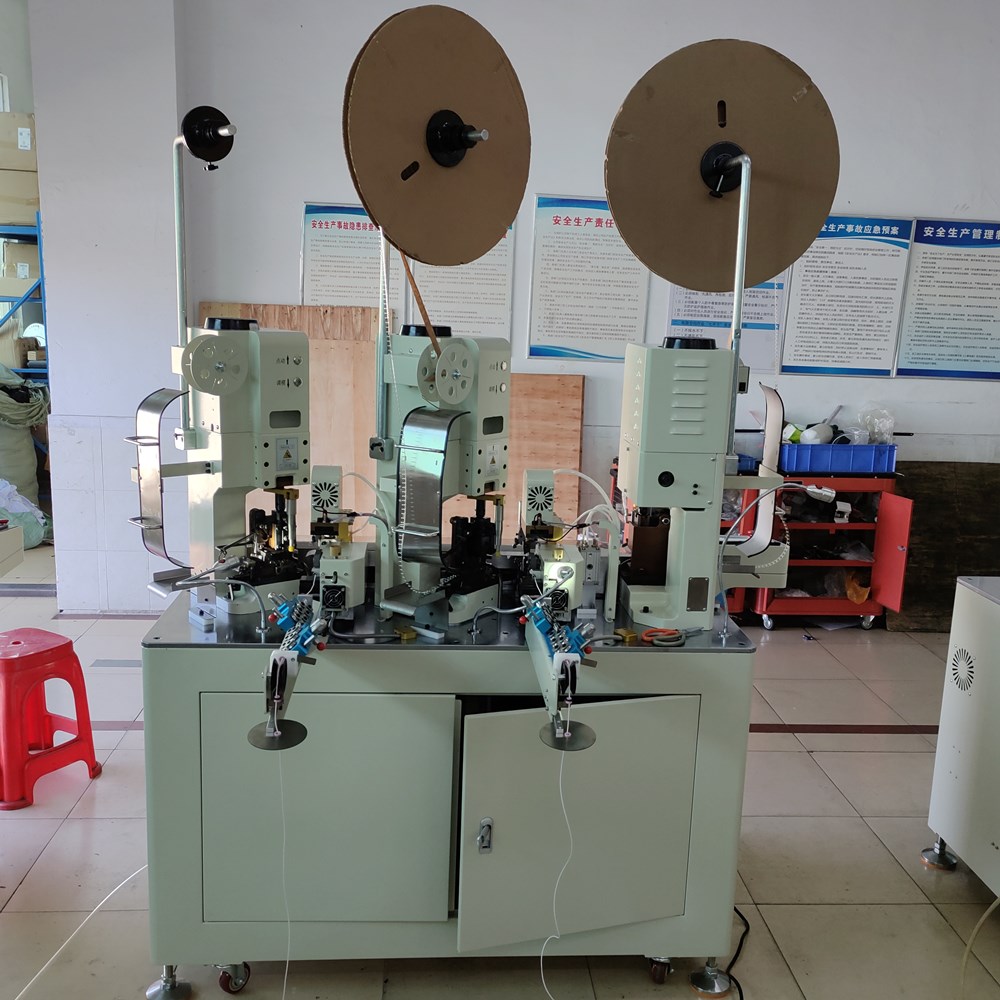 Automatic three-in-one wire cutting, stripping and terminal crimping machine
