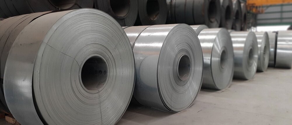 Hr Coil - Steel Plates, Silver Color, Smooth Surface Finish, Excellent Hardness, Versatile For Fabricators, Exporters & Wholesalers