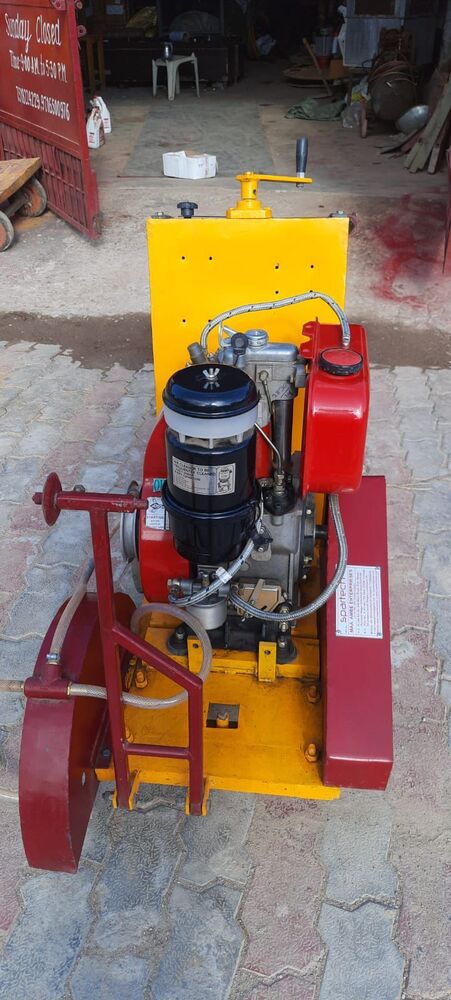 Concrete cutting machine