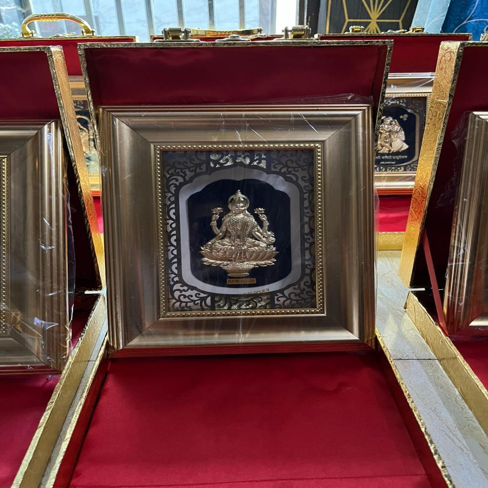 IMPORT GOLD LEAF FRAME WITH ATTCHI