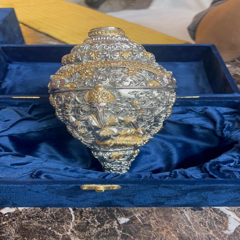 UNIQUE SILVER   SHANKH WITH VELVET BOX big size