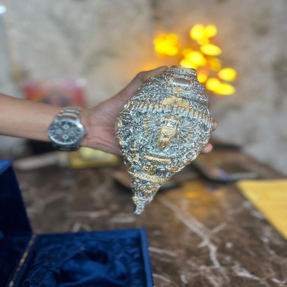 UNIQUE SILVER   SHANKH WITH VELVET BOX big size