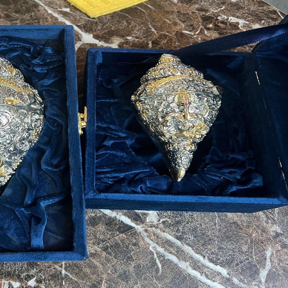 UNIQUE SILVER SHANKH WITH VELVET BOX SMALL SIZE