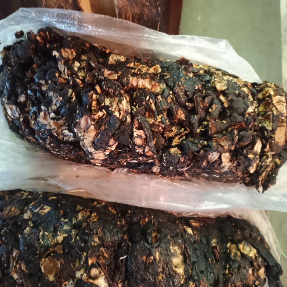 Premium Export-Quality Aged Black Seedless Tamarind (Block Imli) - 100kg Bulk Pack