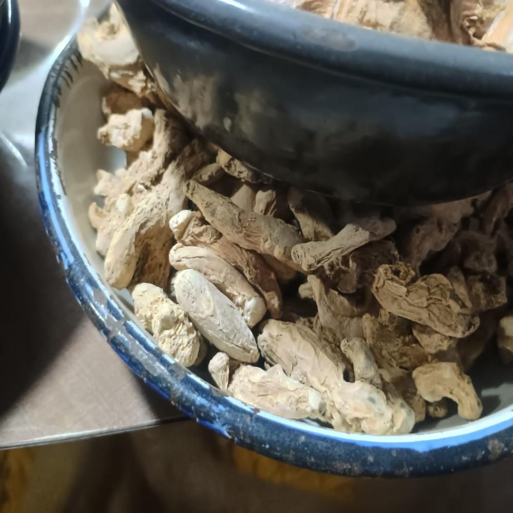 Export-Quality Hand-Picked Whole Dry Ginger (Sonth Bold Grading) - Premium Carton Pack