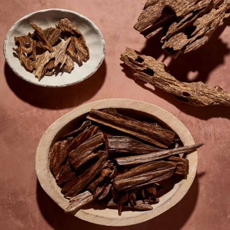 Agarwood Chips - Moisture Content: 12 %