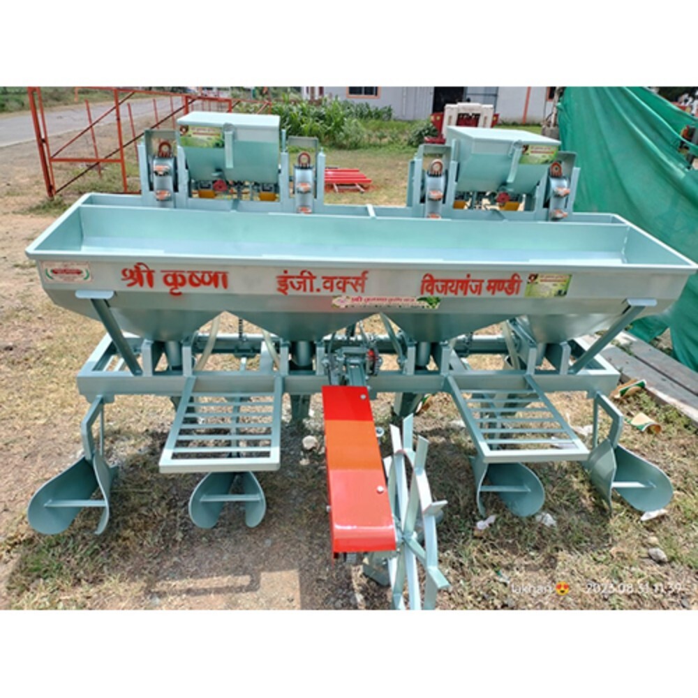 Modal Potato Planter - Capacity: 500 Kg/hour) Kg/hr