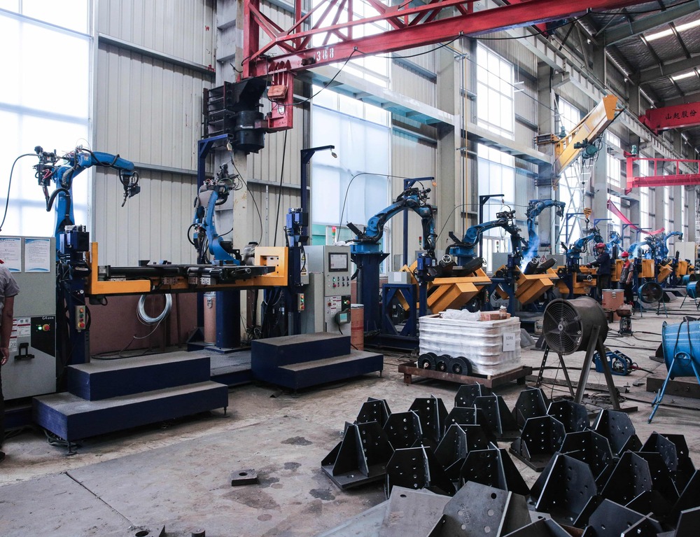 Water Cooling Method CO2 Robotic Welding Robot For Transmission Pylon Foot Fabrication