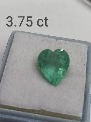 Natural Zambian Emerald Heart - Weight: 3.75 Ct