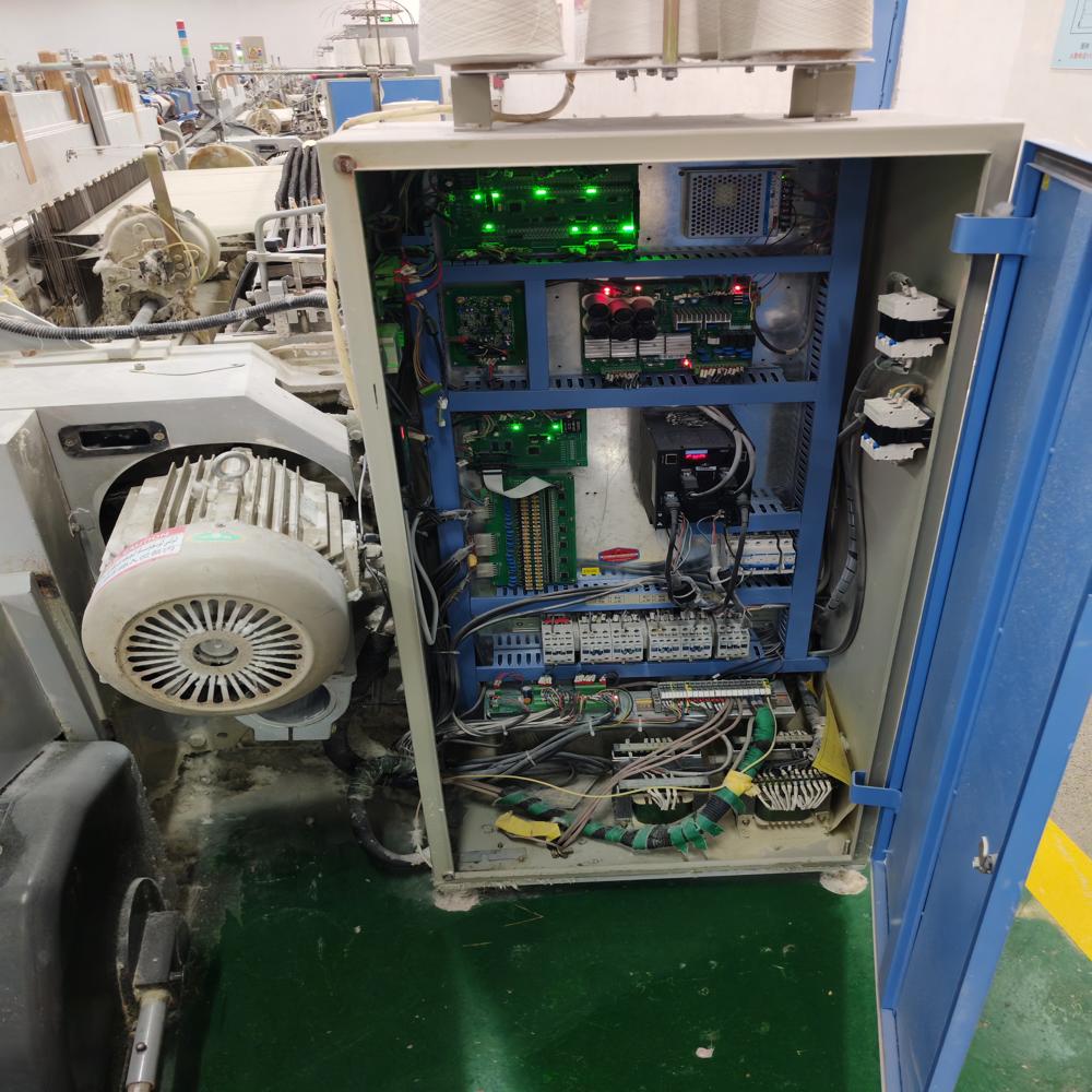 Red flag air jet loom
