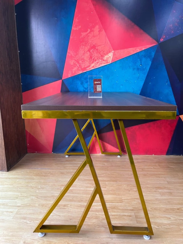 Restaurant and cafe Table