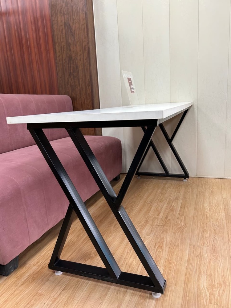 Restaurant and cafe Table