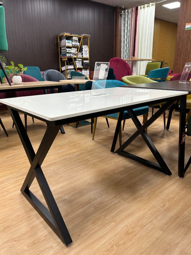 Restaurant and cafe Table
