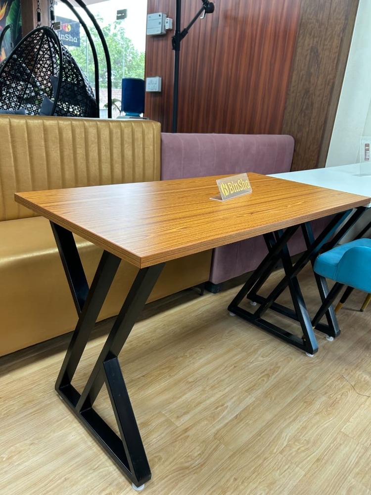 Restaurant and cafe Table