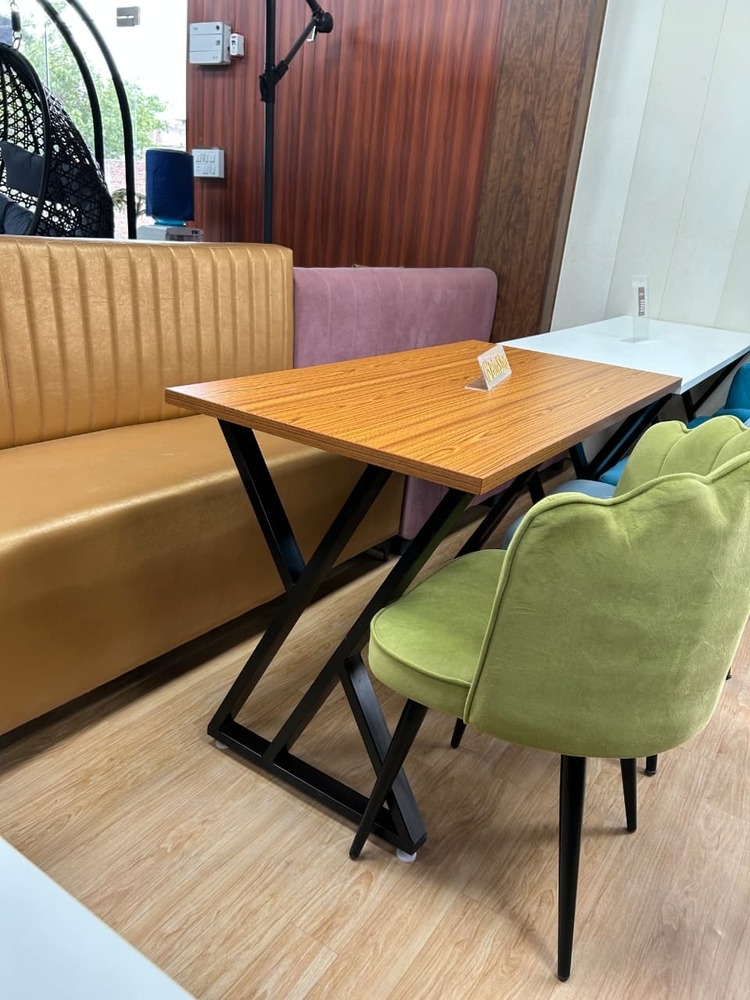 Restaurant And Cafe Table