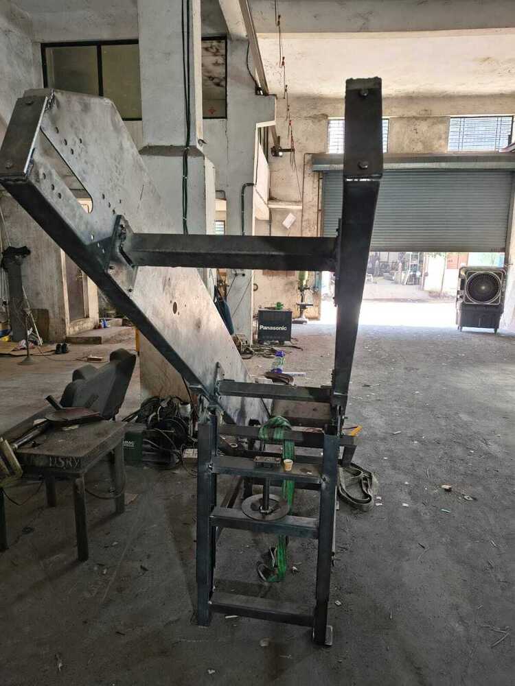 Conveyor belt machine with assembly fabrication